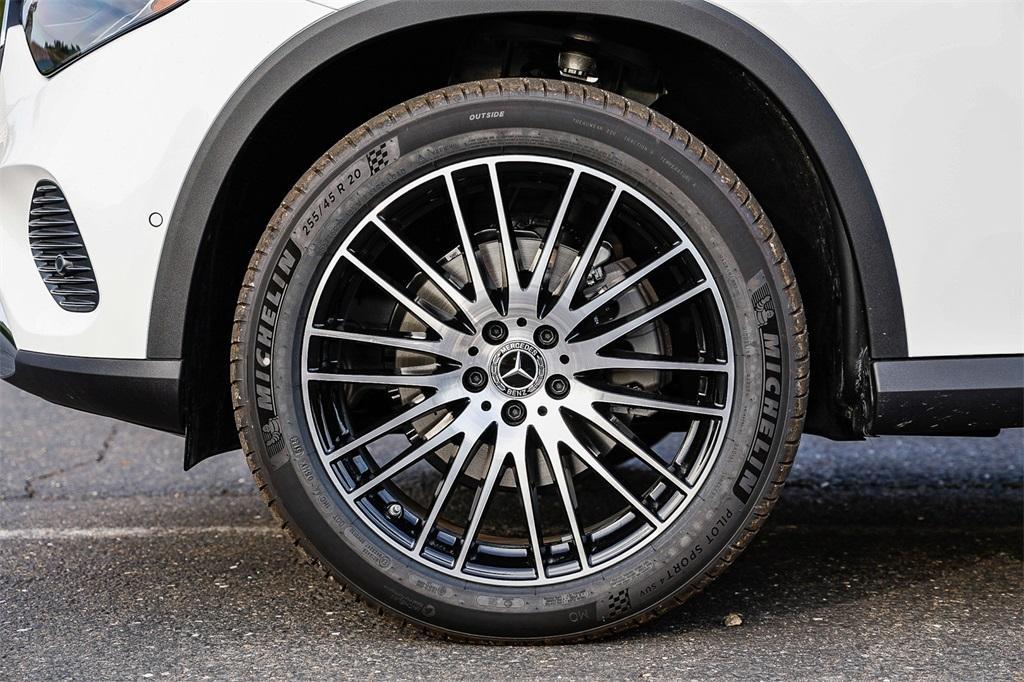 new 2025 Mercedes-Benz GLC 300 car, priced at $52,085