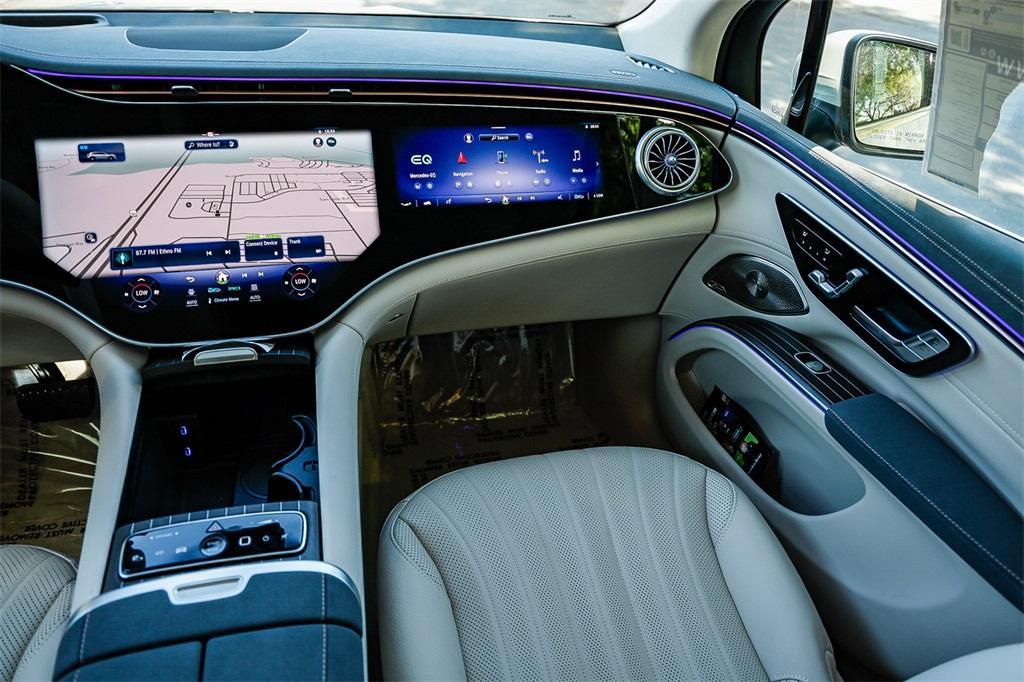new 2025 Mercedes-Benz EQS 450 car, priced at $111,429