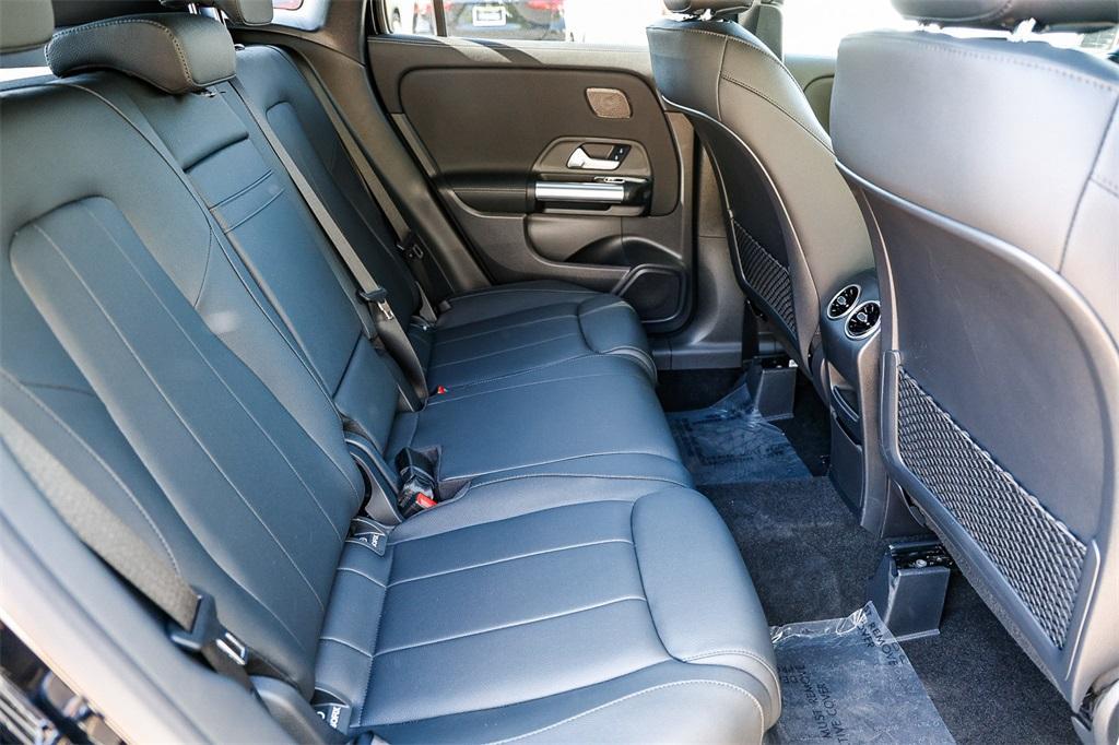 new 2025 Mercedes-Benz GLA 250 car, priced at $46,205