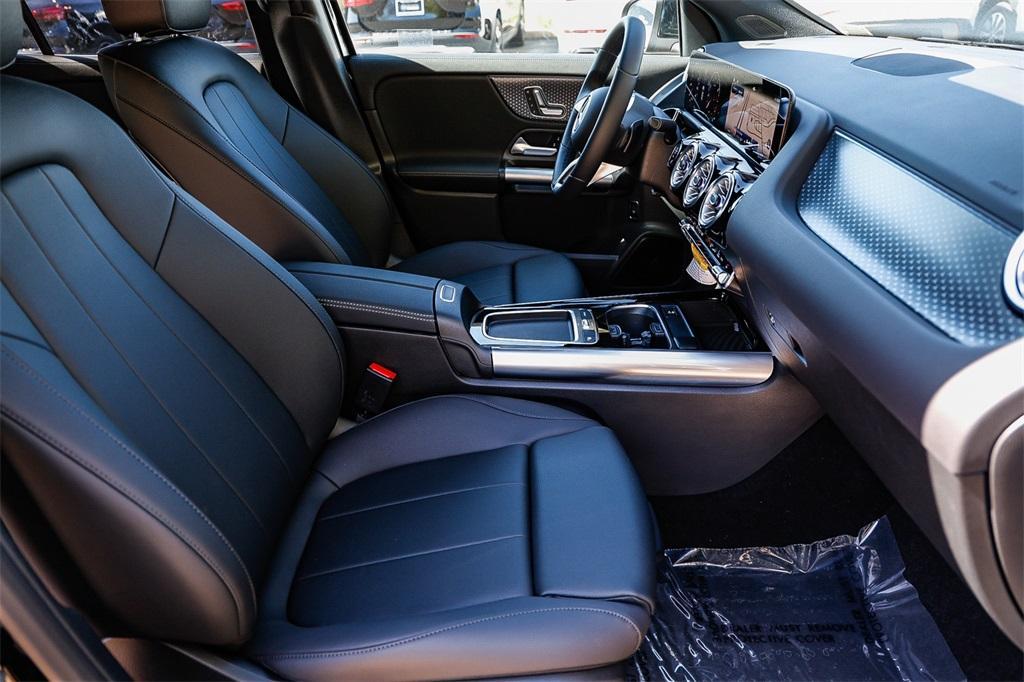 new 2025 Mercedes-Benz GLA 250 car, priced at $46,205