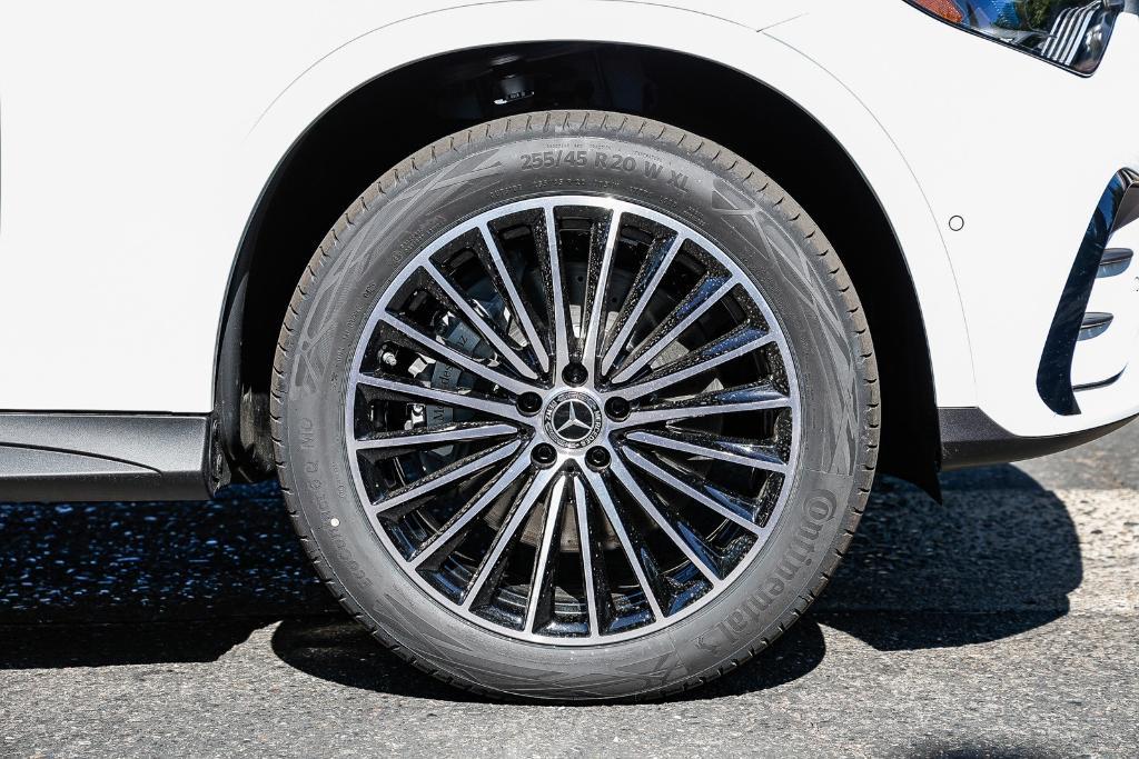 new 2025 Mercedes-Benz GLC 300 car, priced at $71,495