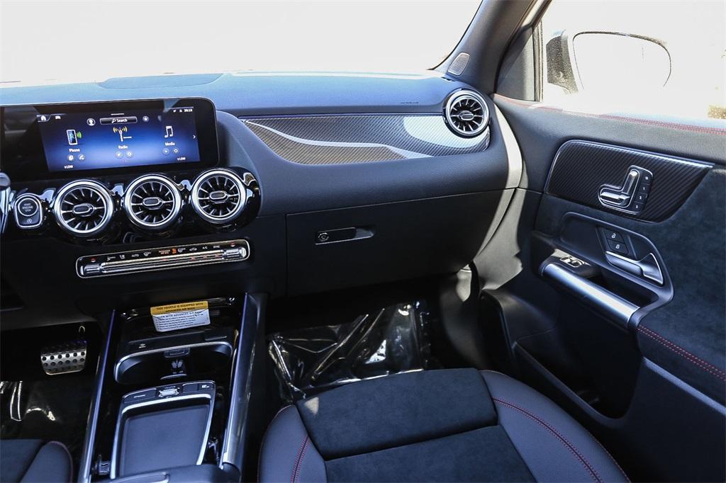 new 2025 Mercedes-Benz GLA 250 car, priced at $50,950