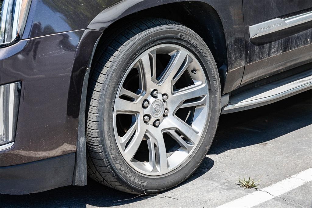 used 2015 Cadillac Escalade ESV car, priced at $16,631