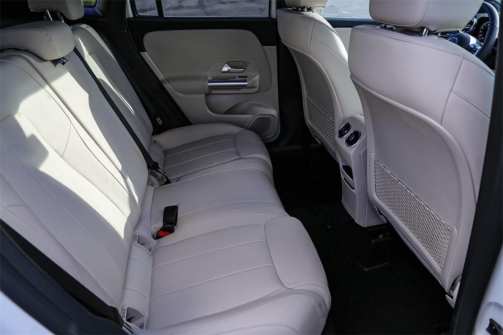 new 2025 Mercedes-Benz GLA 250 car, priced at $47,295