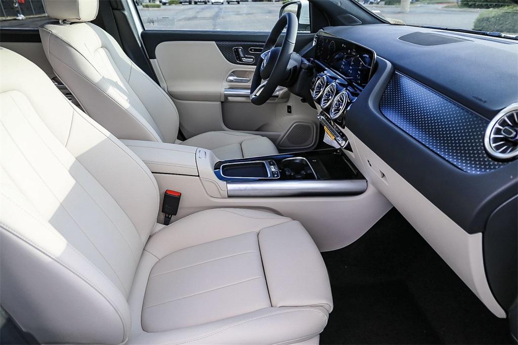 new 2025 Mercedes-Benz GLA 250 car, priced at $47,295