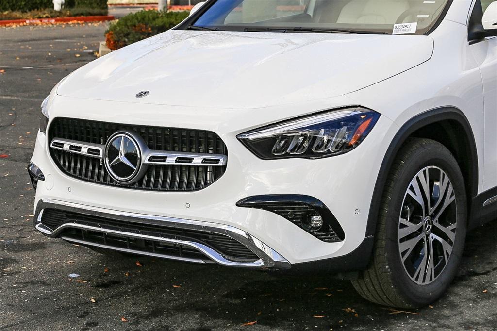 new 2025 Mercedes-Benz GLA 250 car, priced at $47,295