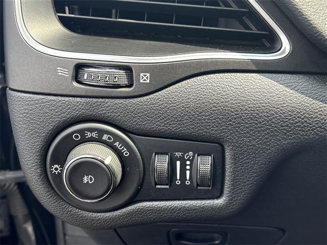 used 2020 Jeep Cherokee car, priced at $18,495