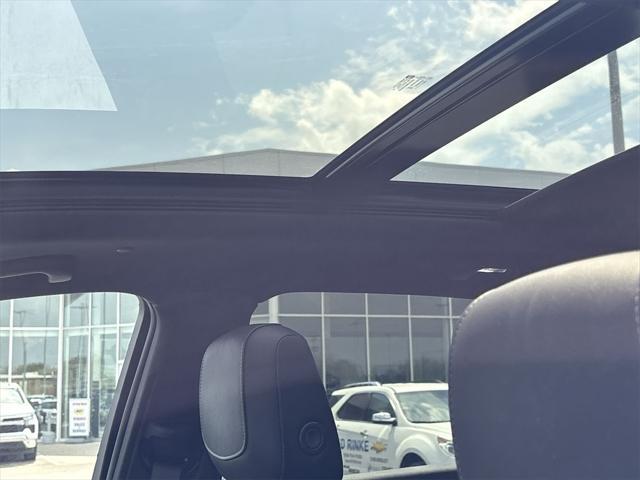 used 2022 Cadillac XT5 car, priced at $31,989