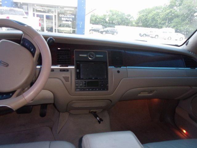 used 2006 Lincoln Town Car car, priced at $6,153