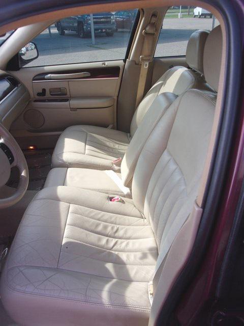 used 2006 Lincoln Town Car car, priced at $6,153