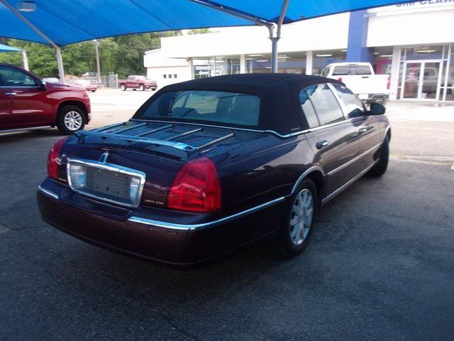 used 2006 Lincoln Town Car car, priced at $6,153