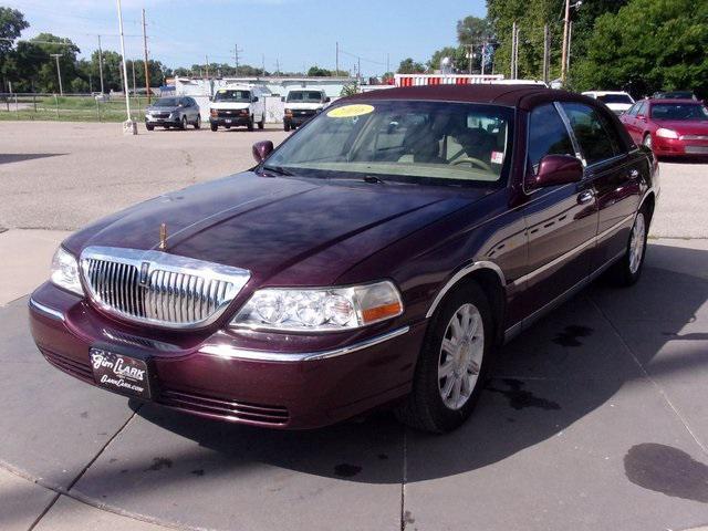 used 2006 Lincoln Town Car car, priced at $6,153