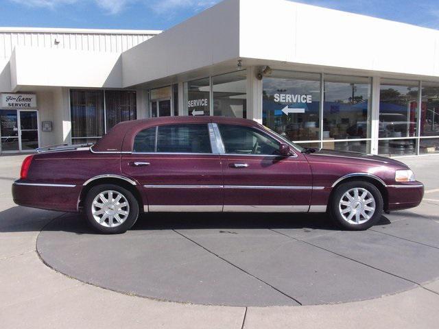 used 2006 Lincoln Town Car car, priced at $6,153