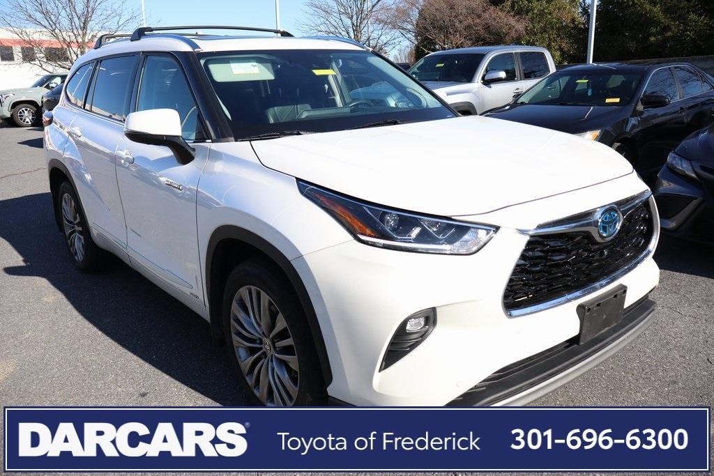 used 2020 Toyota Highlander Hybrid car, priced at $34,391