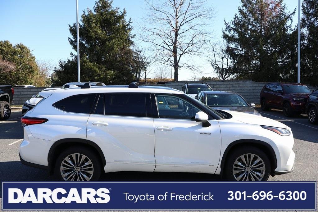 used 2020 Toyota Highlander Hybrid car, priced at $34,391