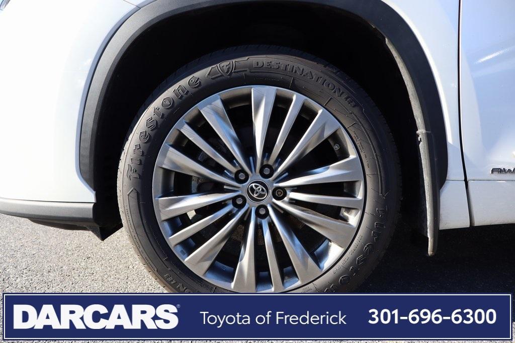 used 2020 Toyota Highlander Hybrid car, priced at $34,391