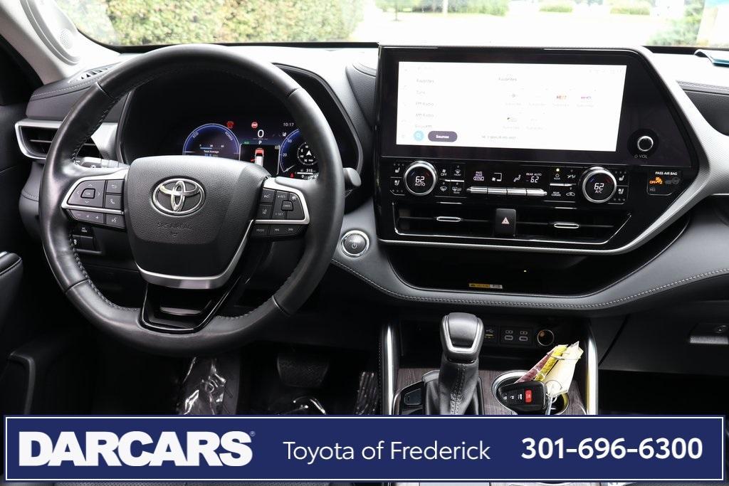 used 2023 Toyota Highlander Hybrid car, priced at $47,991