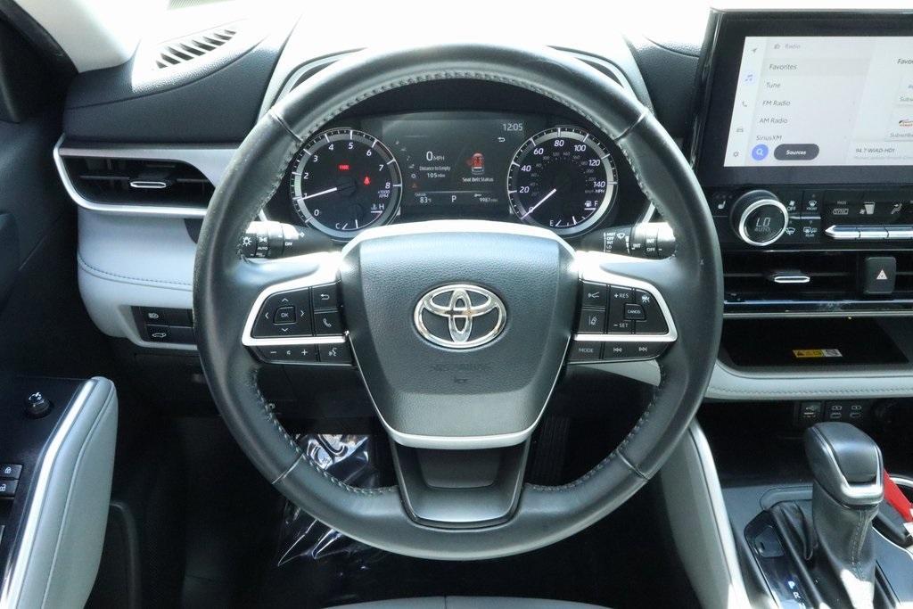used 2023 Toyota Highlander car, priced at $30,940