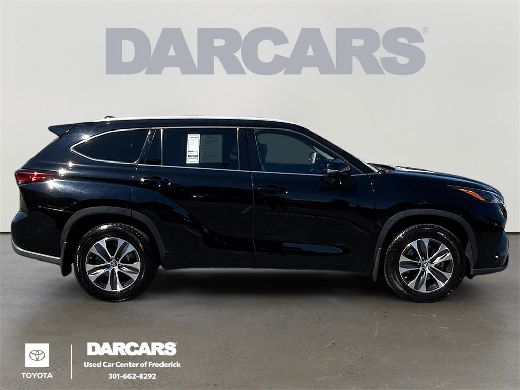 used 2022 Toyota Highlander car, priced at $32,740