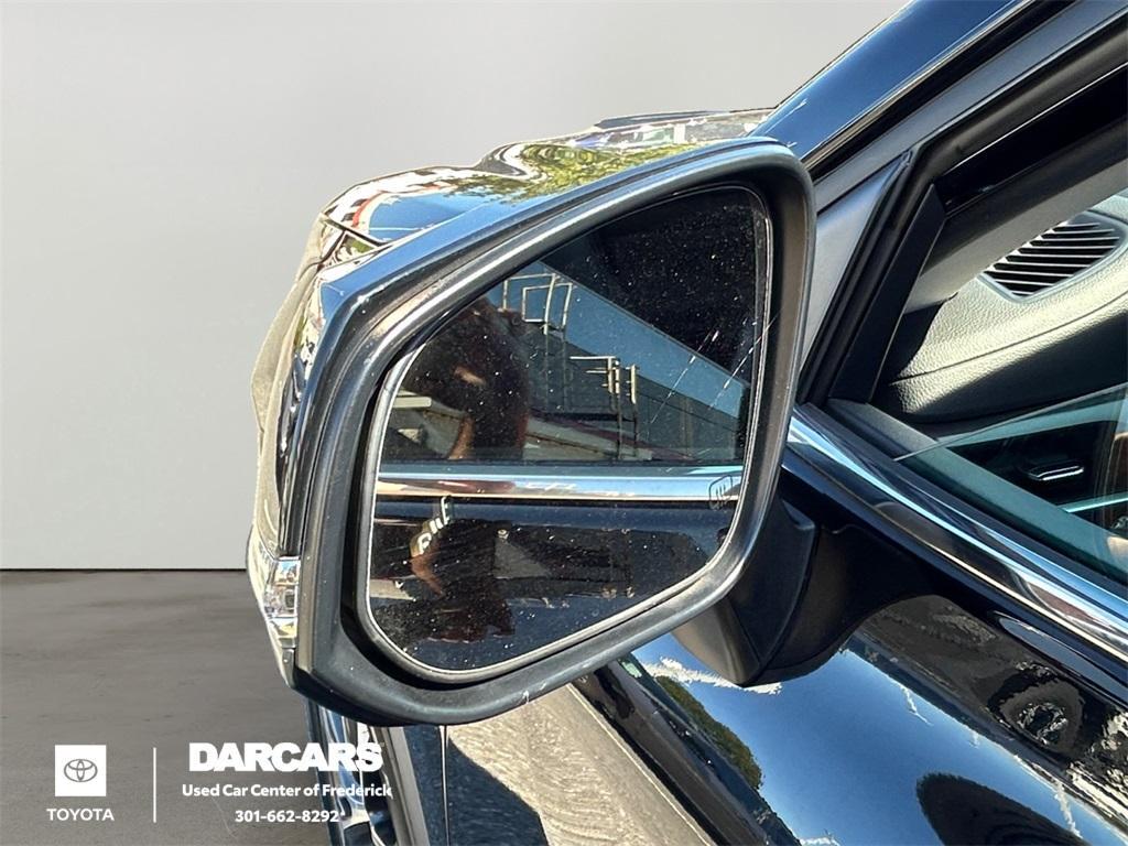 used 2022 Toyota Highlander car, priced at $32,740