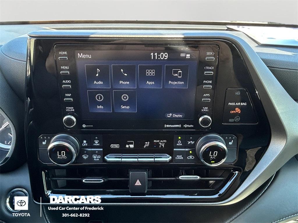 used 2022 Toyota Highlander car, priced at $32,740