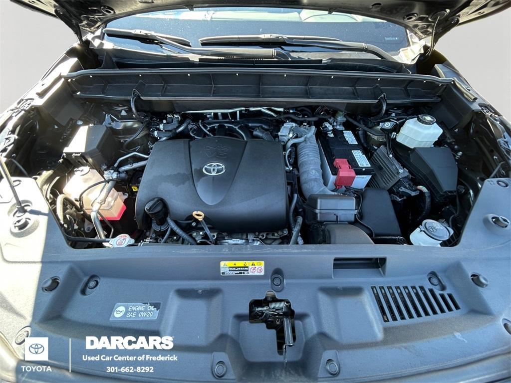 used 2022 Toyota Highlander car, priced at $32,740