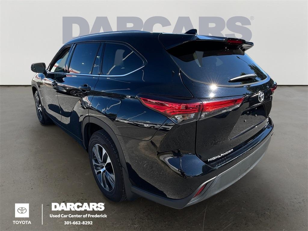 used 2022 Toyota Highlander car, priced at $32,740