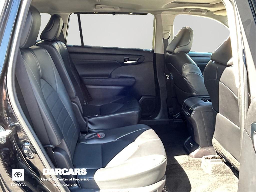 used 2022 Toyota Highlander car, priced at $32,740