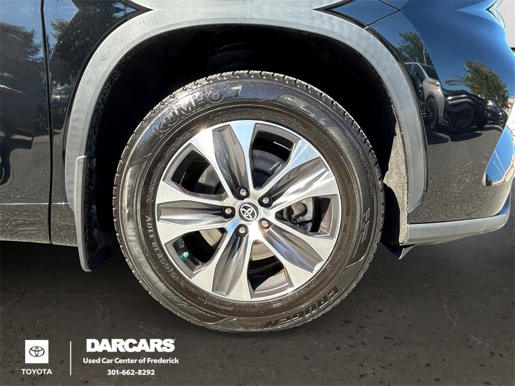 used 2022 Toyota Highlander car, priced at $32,740