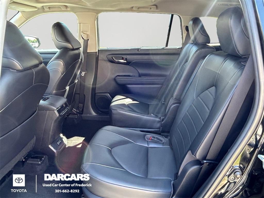 used 2022 Toyota Highlander car, priced at $32,740