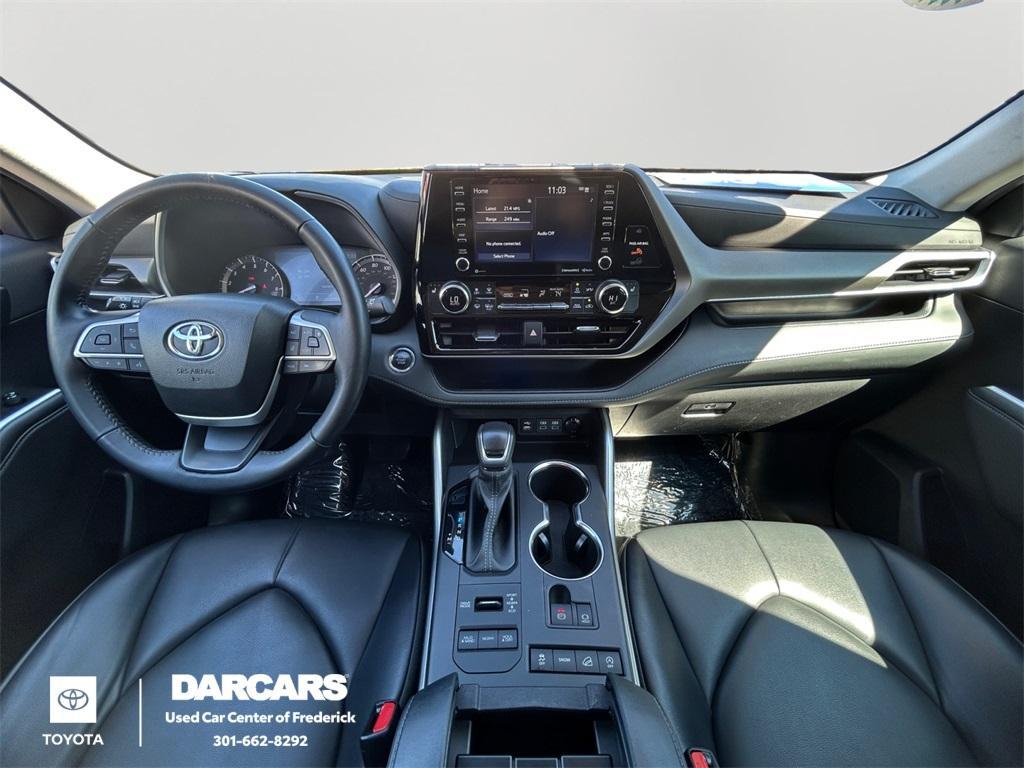 used 2022 Toyota Highlander car, priced at $32,740