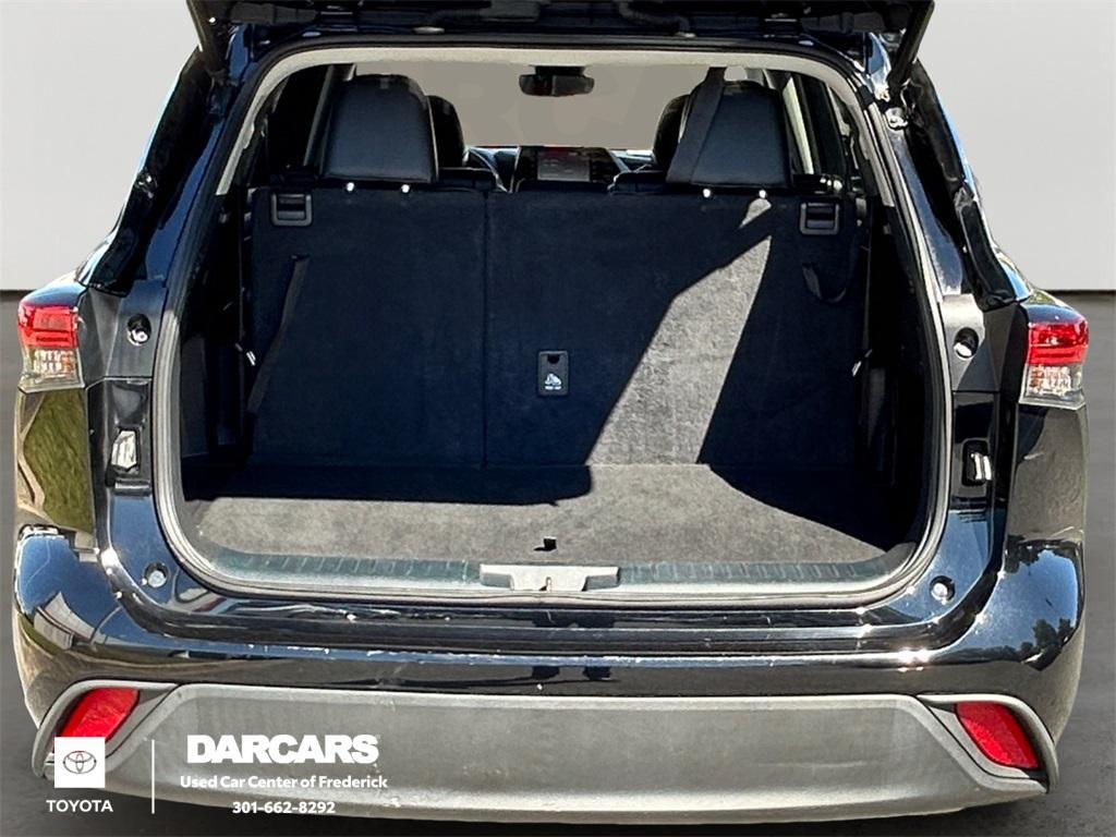 used 2022 Toyota Highlander car, priced at $32,740