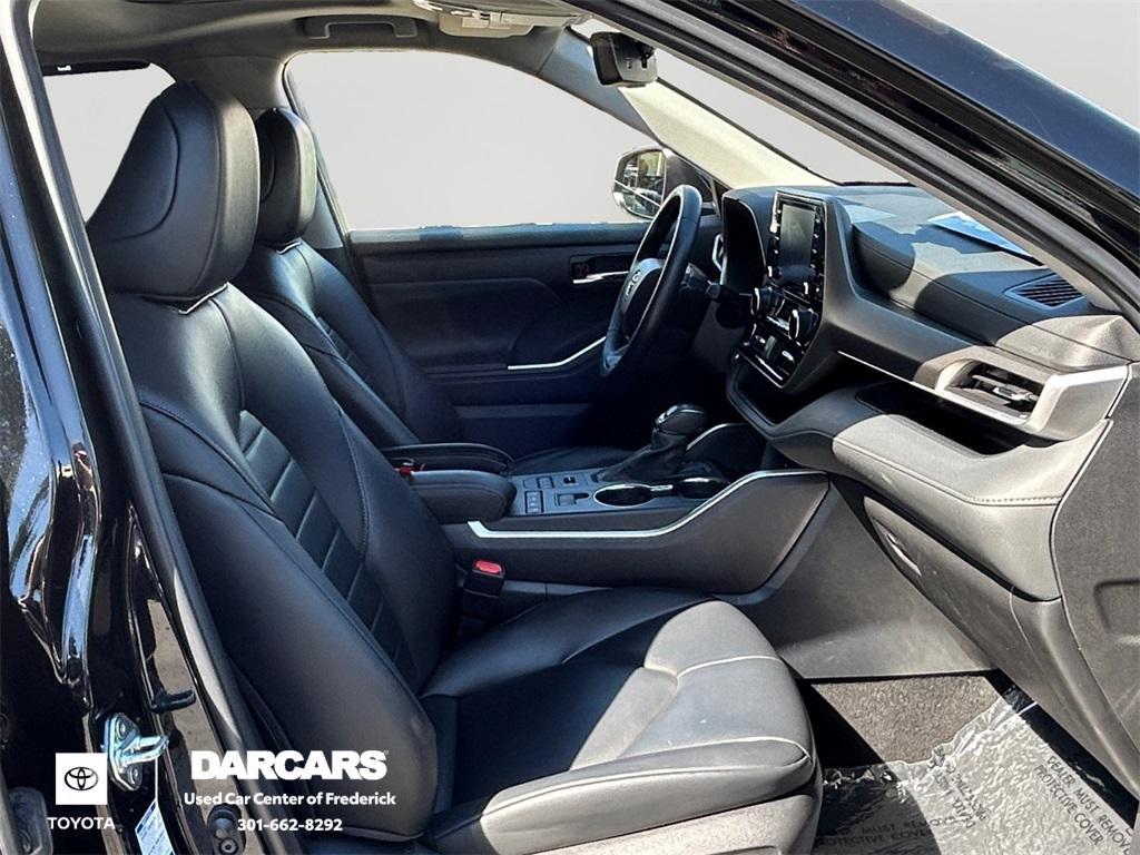 used 2022 Toyota Highlander car, priced at $32,740