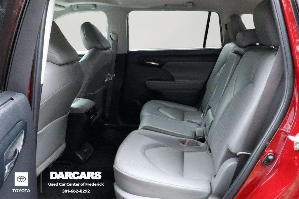 used 2022 Toyota Highlander car, priced at $22,000
