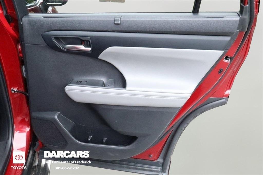 used 2022 Toyota Highlander car, priced at $22,000