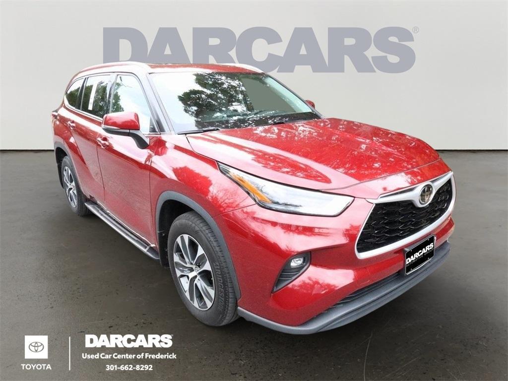 used 2022 Toyota Highlander car, priced at $22,000