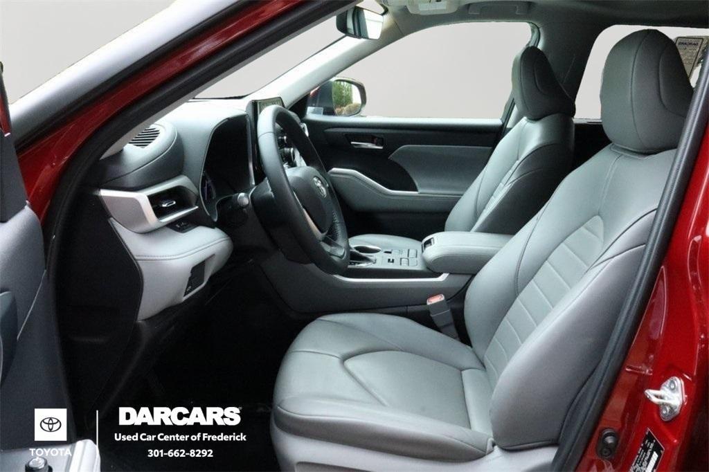 used 2022 Toyota Highlander car, priced at $22,000