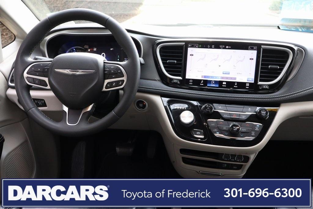 used 2022 Chrysler Pacifica Hybrid car, priced at $22,491