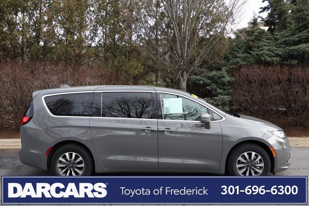 used 2022 Chrysler Pacifica Hybrid car, priced at $22,491