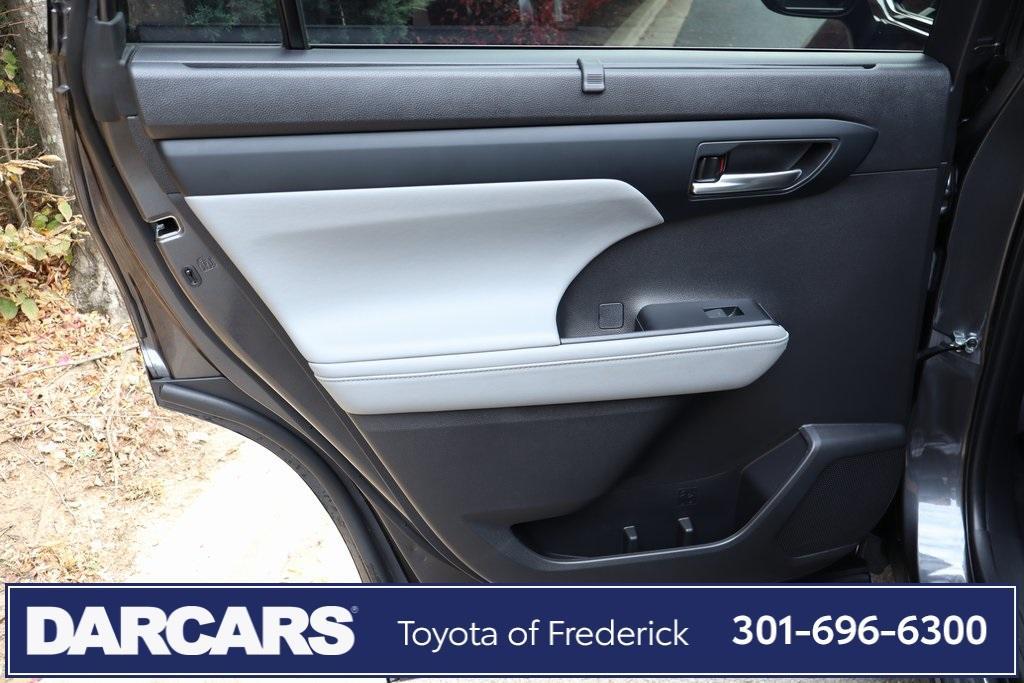 used 2023 Toyota Highlander Hybrid car, priced at $42,991