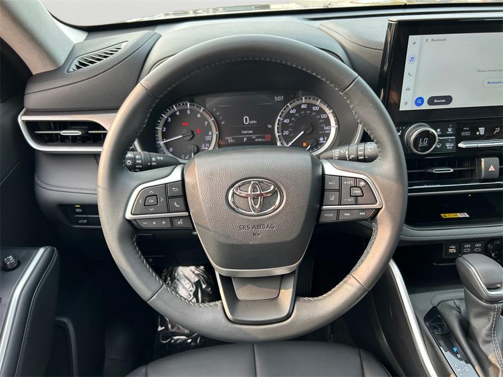 used 2024 Toyota Highlander car, priced at $43,940