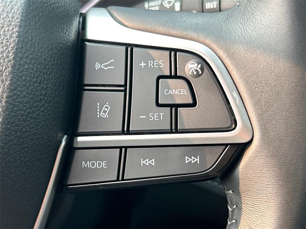 used 2024 Toyota Highlander car, priced at $43,940