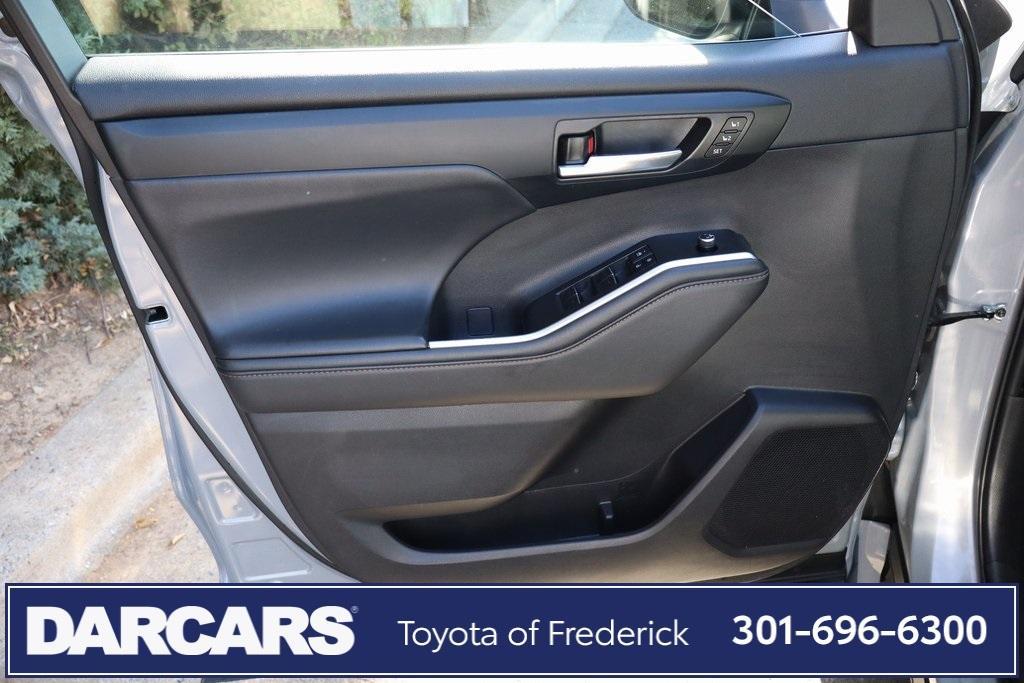 used 2022 Toyota Highlander Hybrid car, priced at $37,791