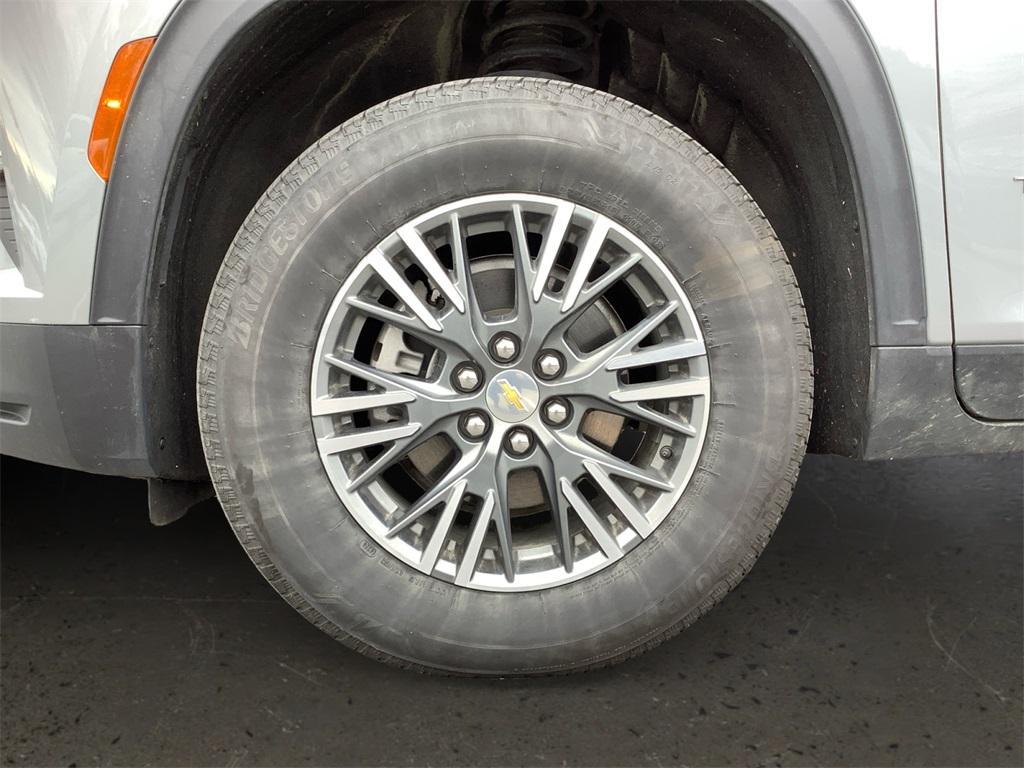 used 2025 Chevrolet Traverse car, priced at $32,940