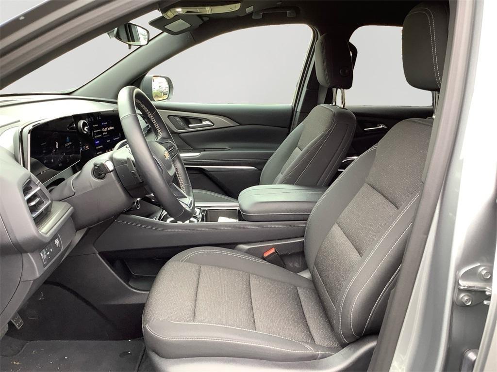 used 2025 Chevrolet Traverse car, priced at $32,940