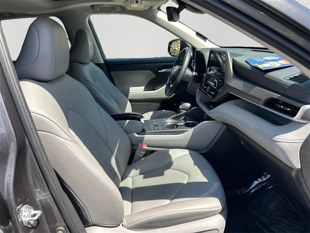 used 2023 Toyota Highlander car, priced at $33,740