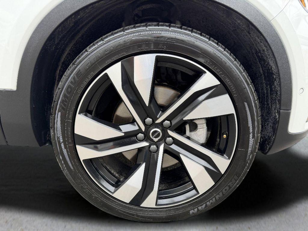used 2025 Volvo XC40 car, priced at $27,760