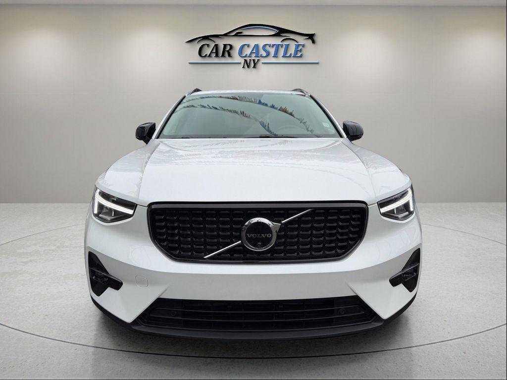 used 2025 Volvo XC40 car, priced at $27,760