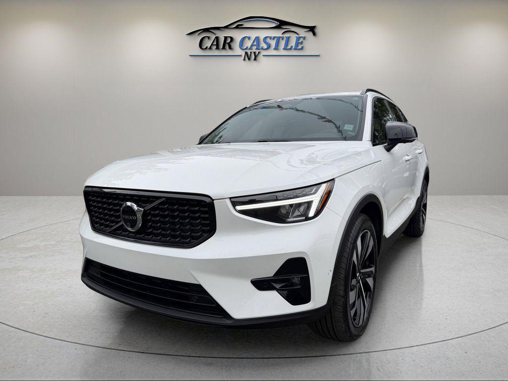 used 2025 Volvo XC40 car, priced at $27,760