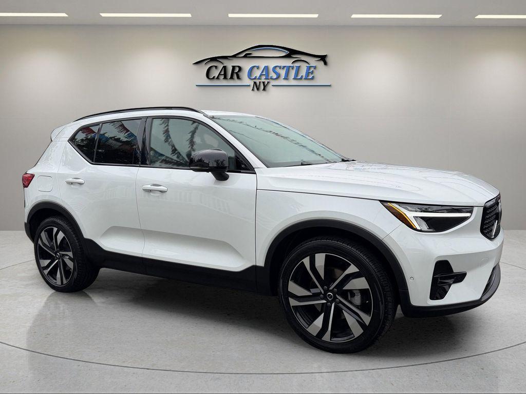 used 2025 Volvo XC40 car, priced at $27,760
